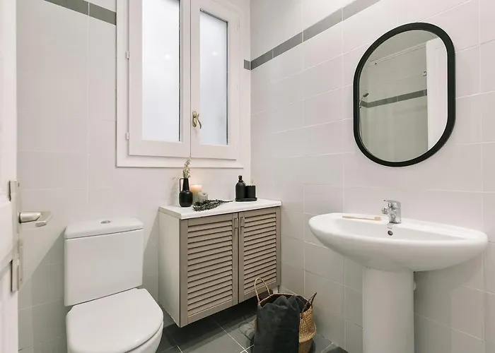 Albori - 2 Bedrooms And Balcony In Eixample Dreta * Barcelona