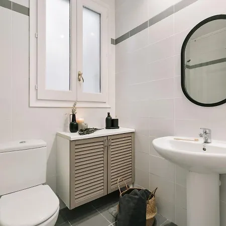 Albori - 2 Bedrooms And Balcony In Eixample Dreta * Barcelona