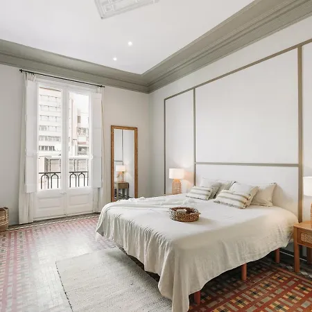 Albori - 2 Bedrooms And Balcony In Eixample Dreta