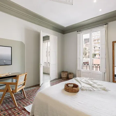 Albori - 2 Bedrooms And Balcony In Eixample Dreta Barcelona